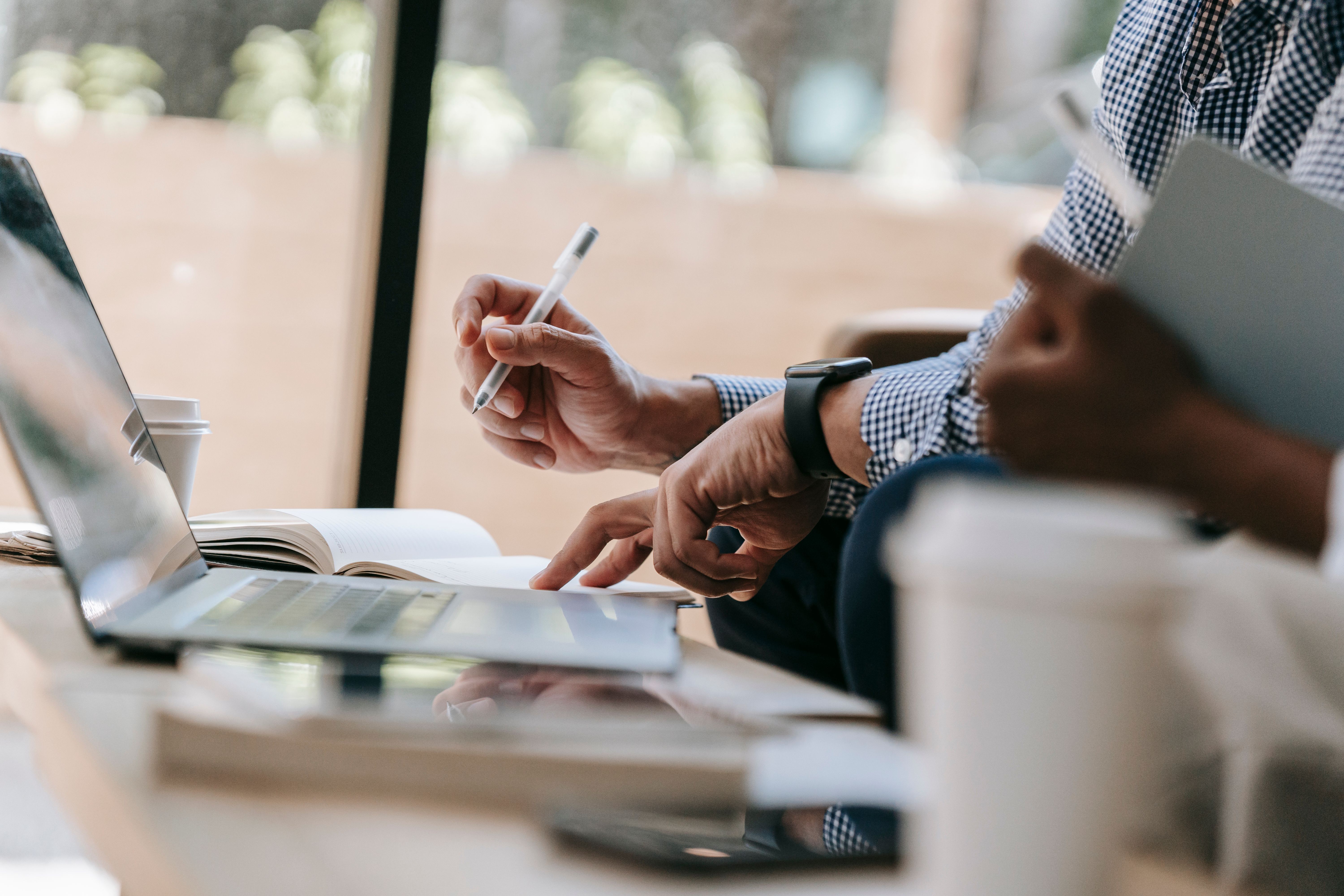 La professionnalisation de la communication politique en question — sociologie d'un métier aux frontières poreuses